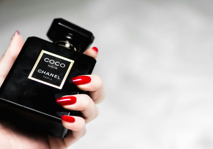 Chanel: „Žena, ktorá nenosí parfum, nemá budúcnosť.“>