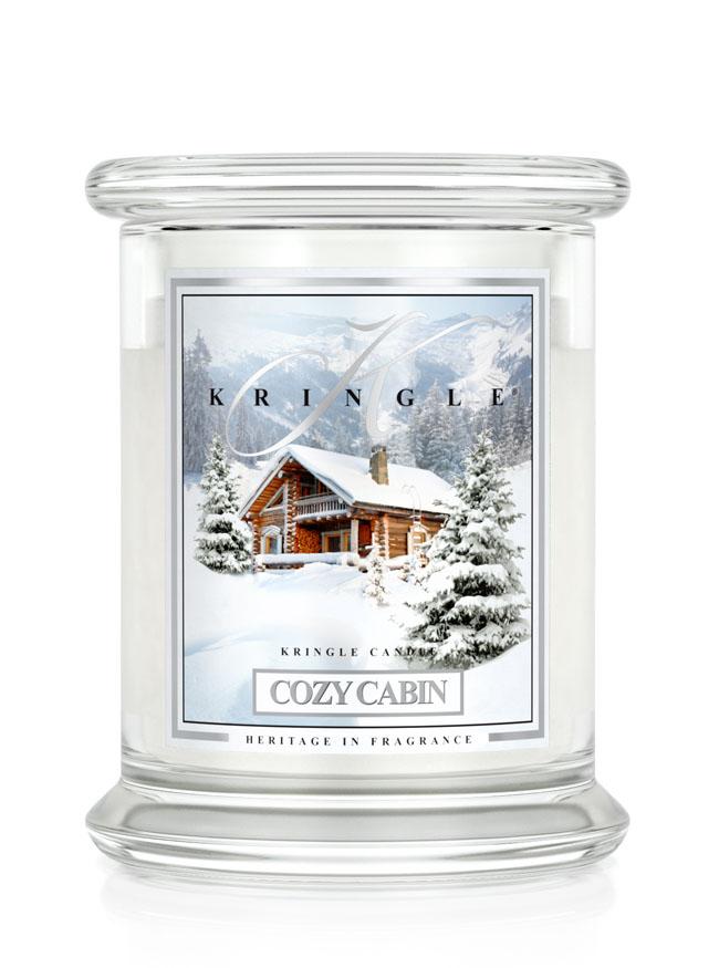 Kringle Candle COZY CABIN srednja 2-stenjska dišeča sveča (411 g)