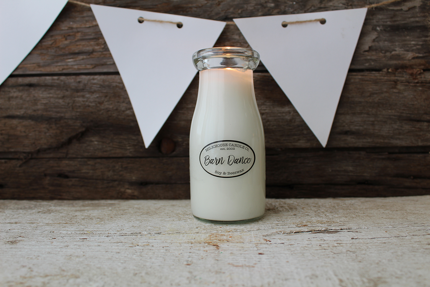 MILKHOUSE CANDLE Dišeča sveča Barn Dance MILKBOTTLE (227 g)